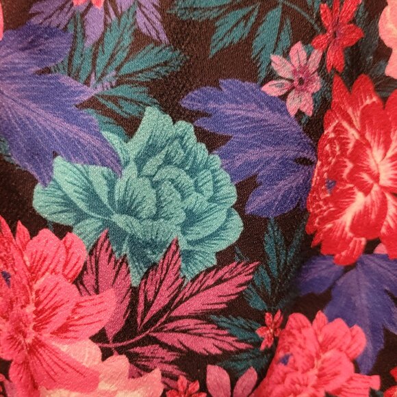 SO Goods For Life Womans Small Beautiful Floral Top Junior - Picture 6 of 13